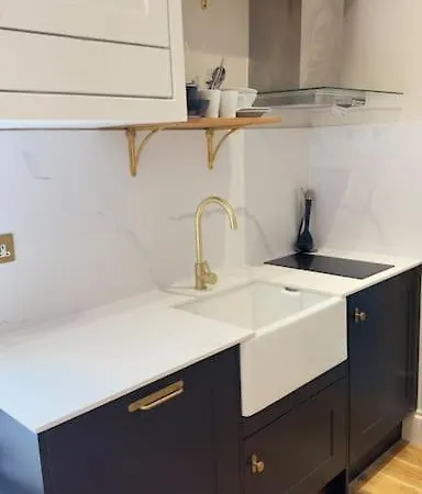 Just Off Gloucester Rd, Small Modern Διαμέρισμα