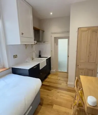 Just Off Gloucester Rd, Small Modern *